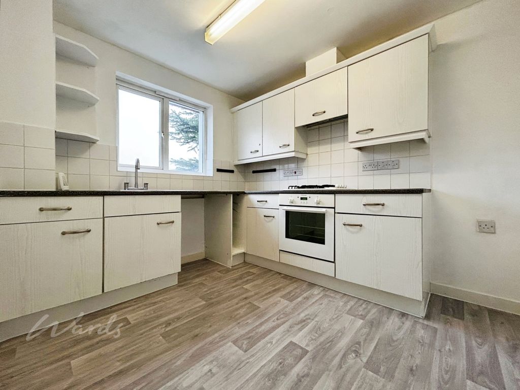 Property photo 3 of 8 Kitchen