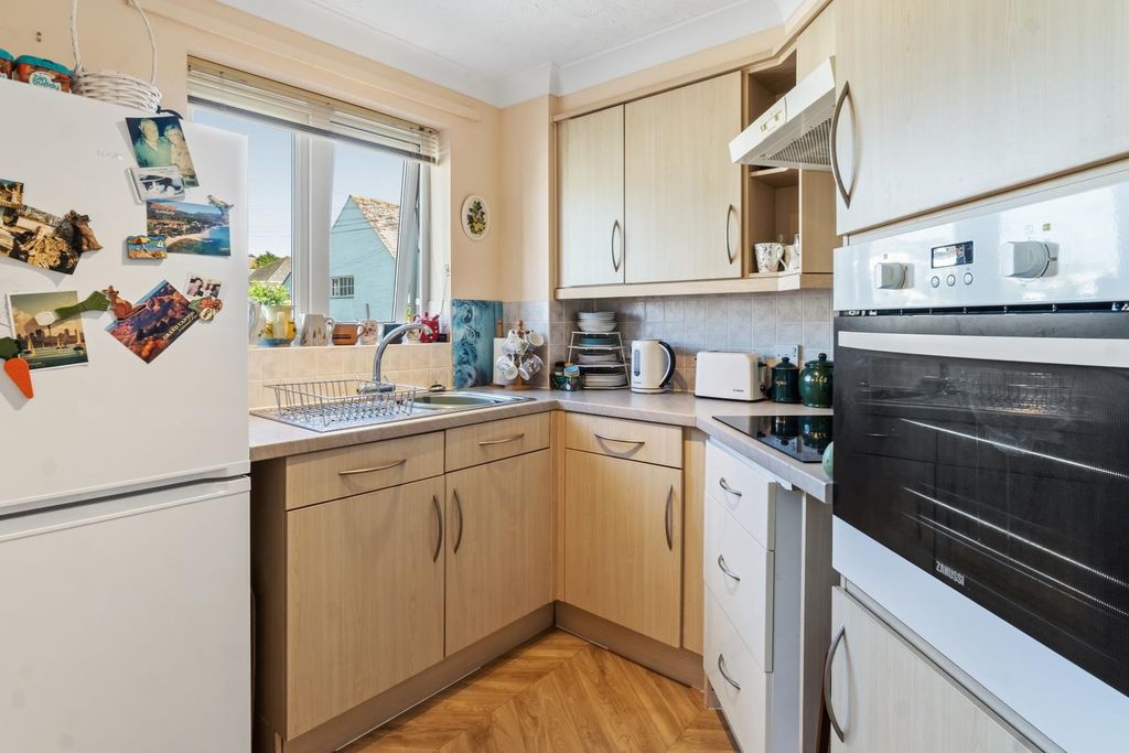 Property photo 3 of 15 Kitchen