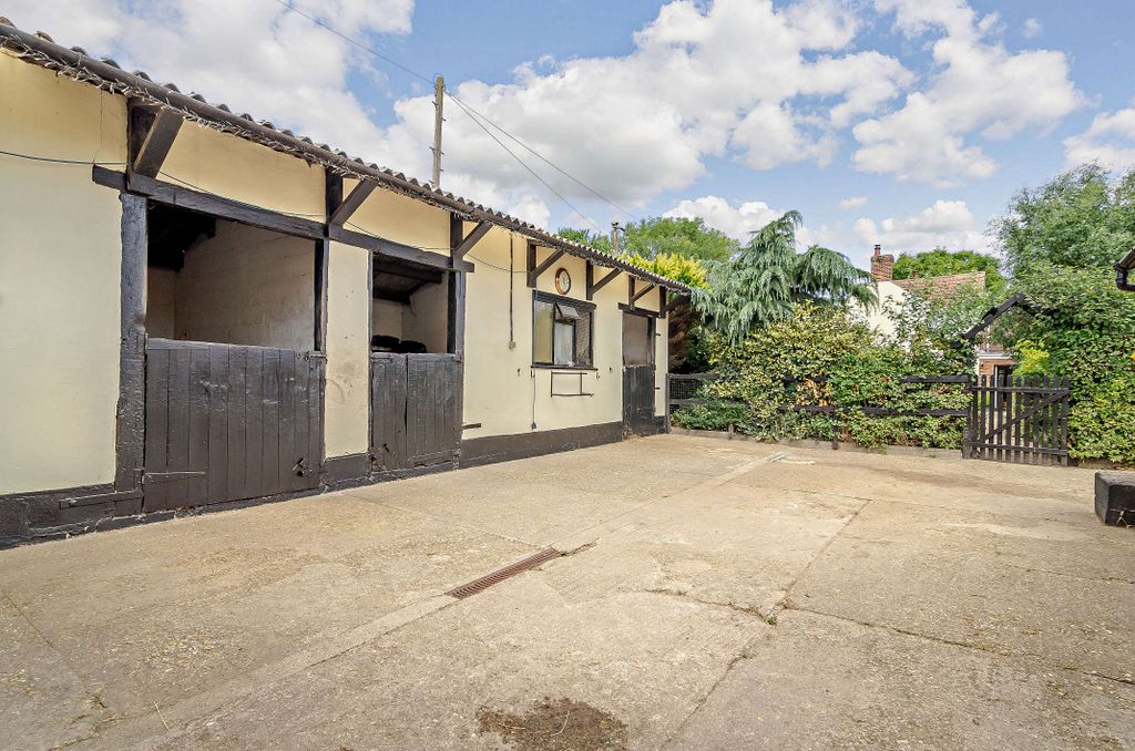 Property photo 3 of 51