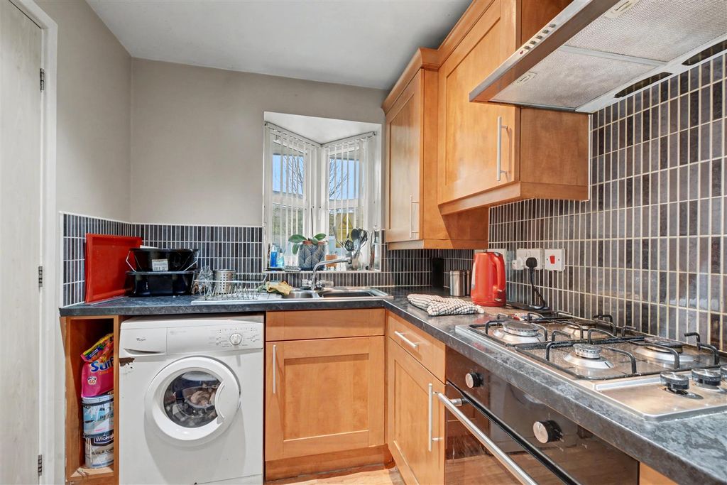 Property photo 2 of 12 Kitchen (1).Jpeg