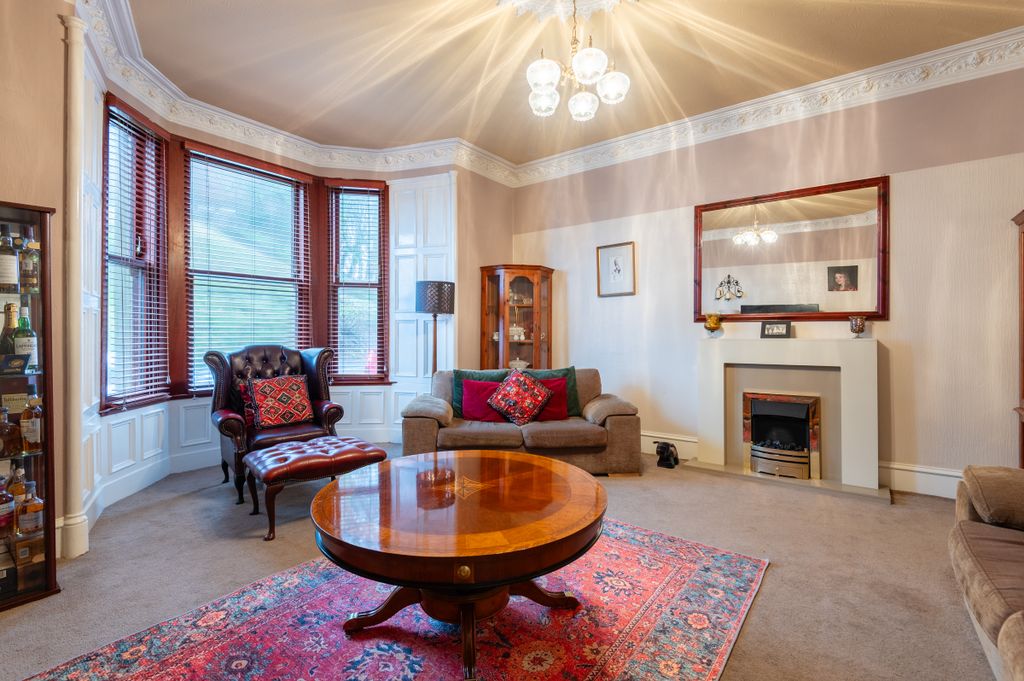 Property photo 2 of 32