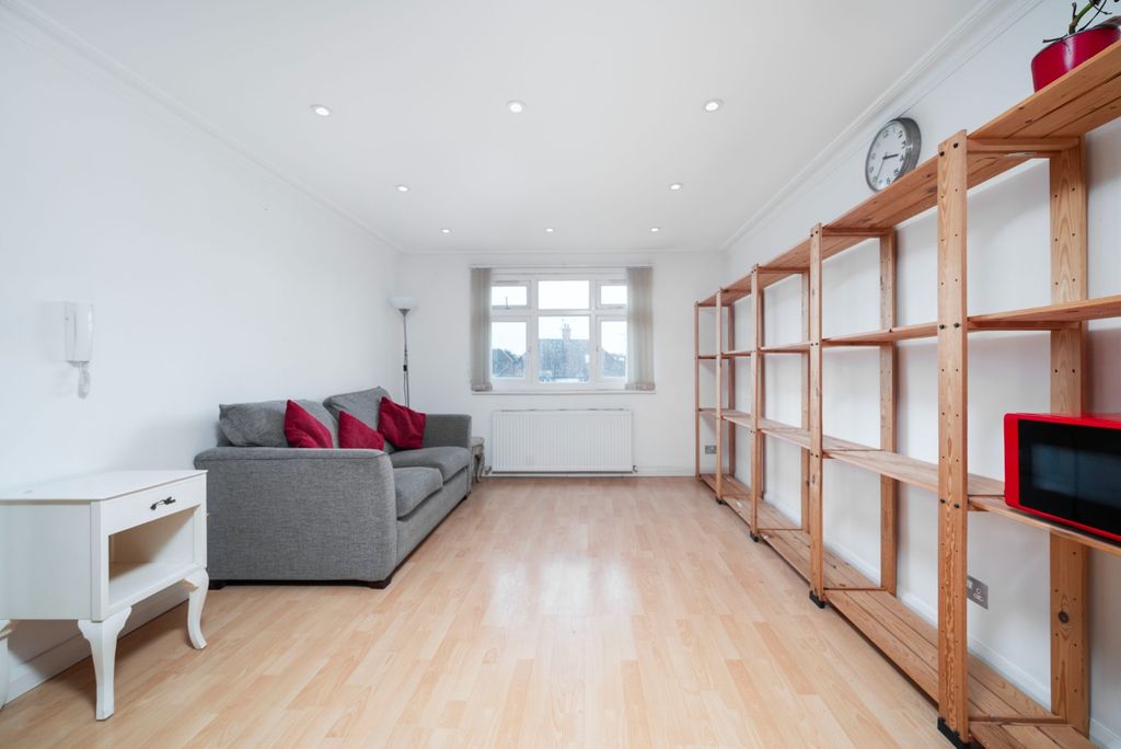 Property photo 2 of 10 4719424