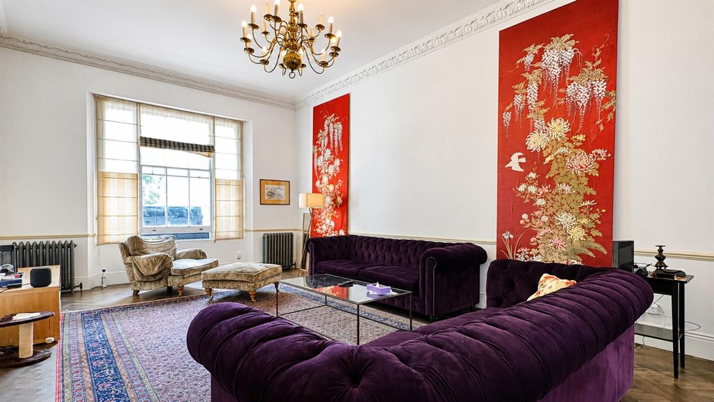 Property photo 1 of 19 Onslow Gardens18.Jpg