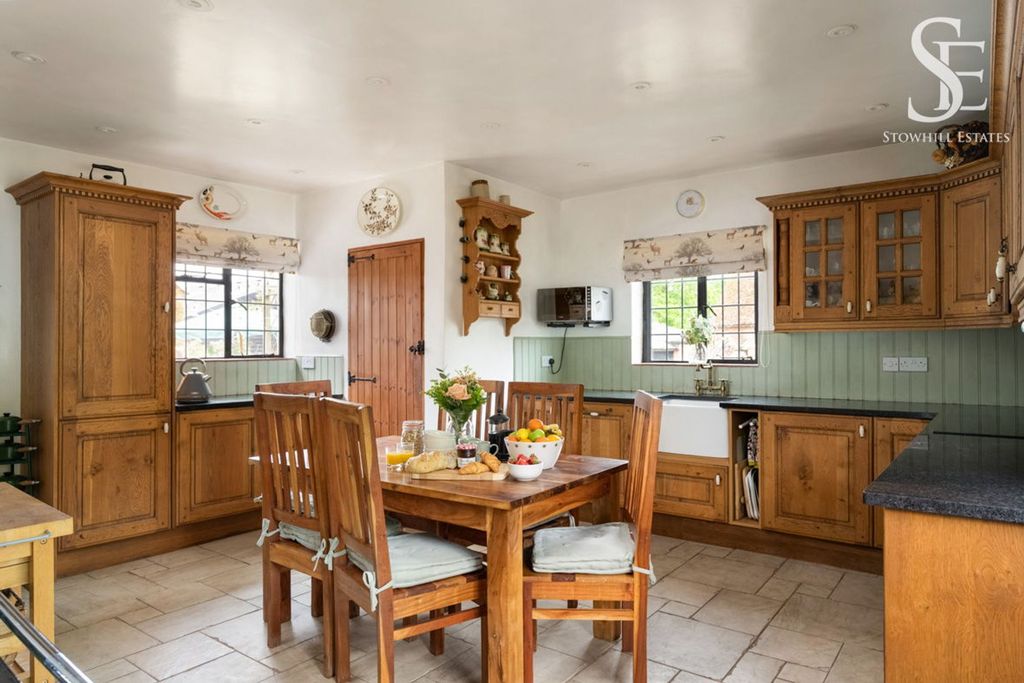Property photo 2 of 15 Kitchen