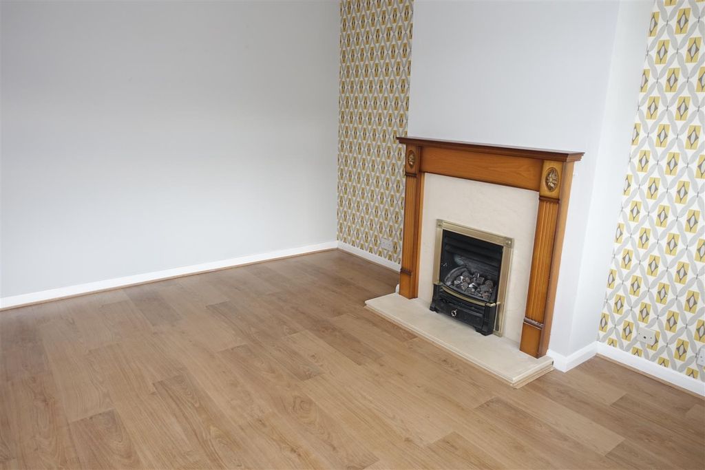 Property photo 3 of 15 Lounge