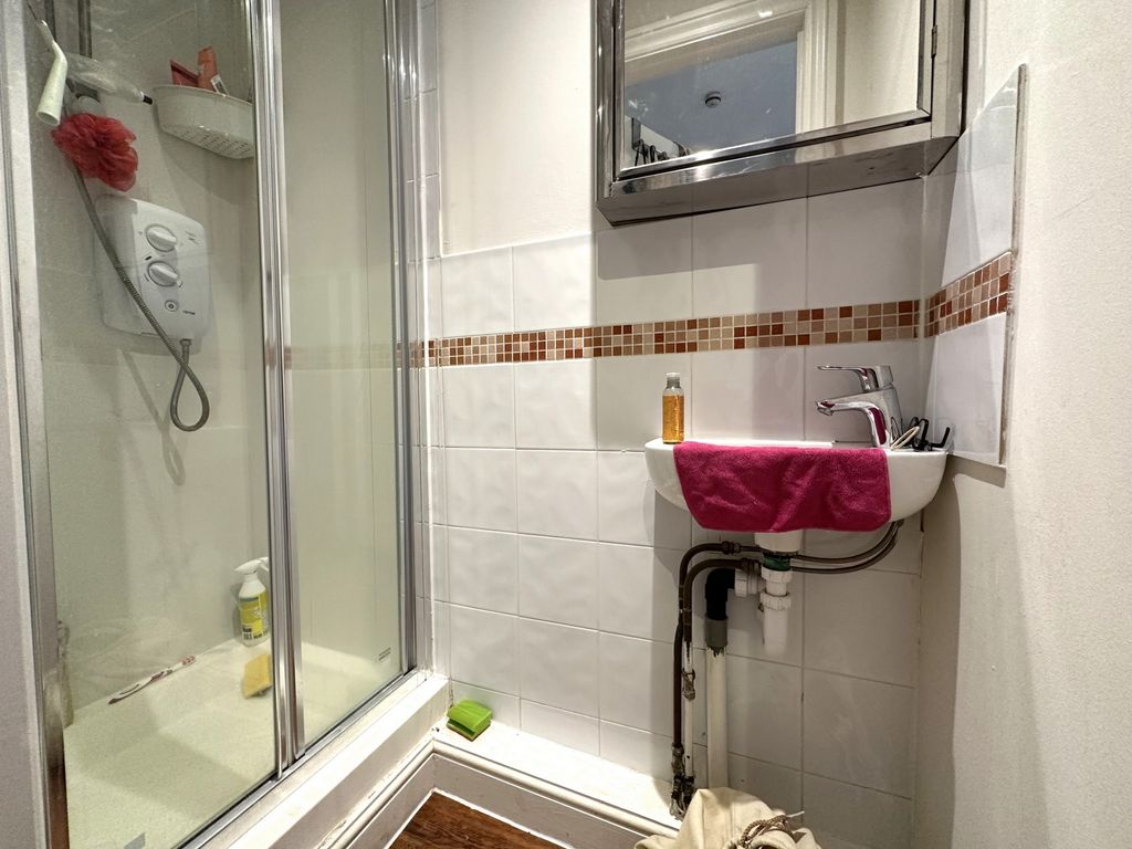 Property photo 3 of 6 Photo 5