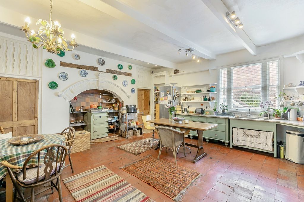 Property photo 2 of 35