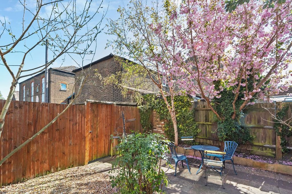 Property photo 2 of 8