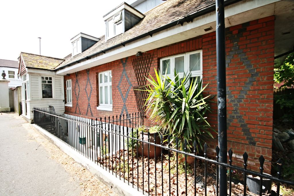 Property photo 2 of 6 152A Lower Richmond Road - Exterior-Gate
