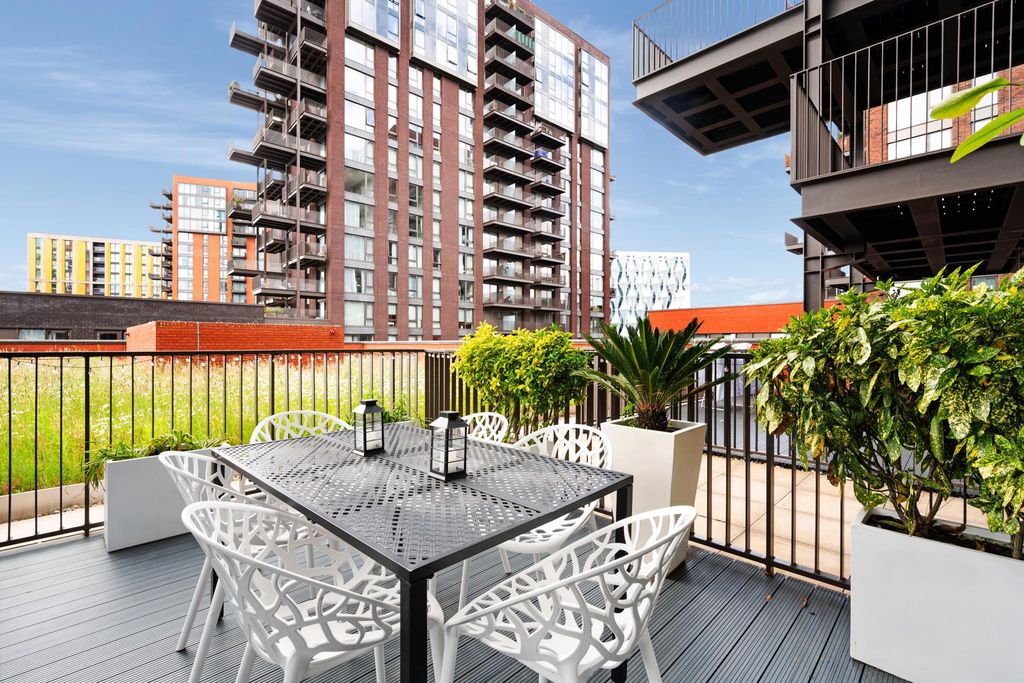 Property photo 3 of 25