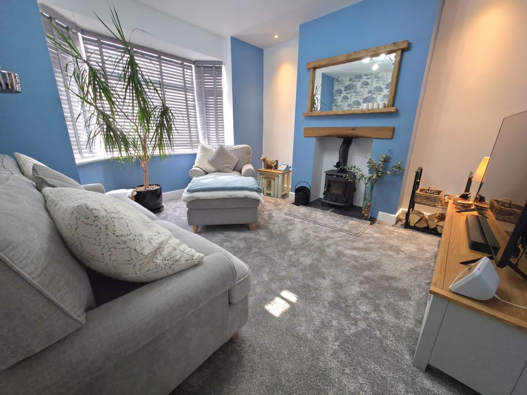 Property photo 2 of 19 Lounge