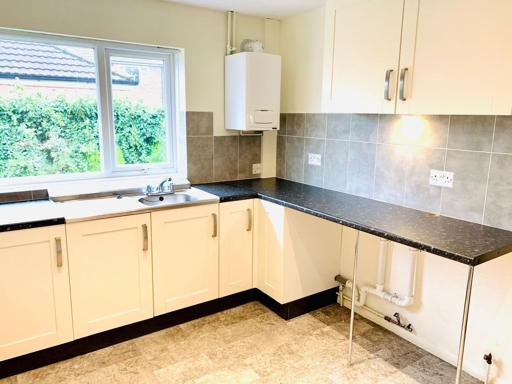 Property photo 3 of 8 Kitchen