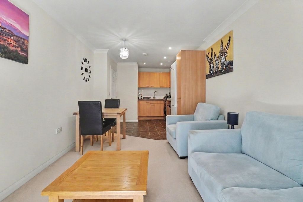 Property photo 2 of 9
