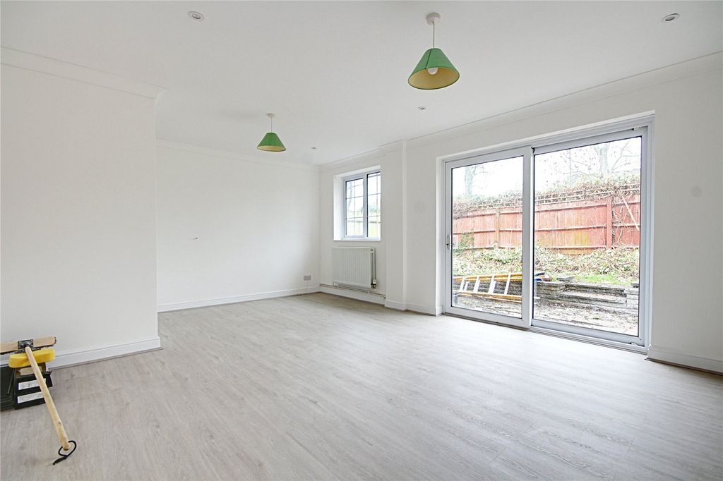 Property photo 2 of 15 Picture No. 10