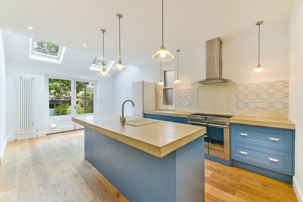 Property photo 2 of 16 Ildersly Grove, 1-15
