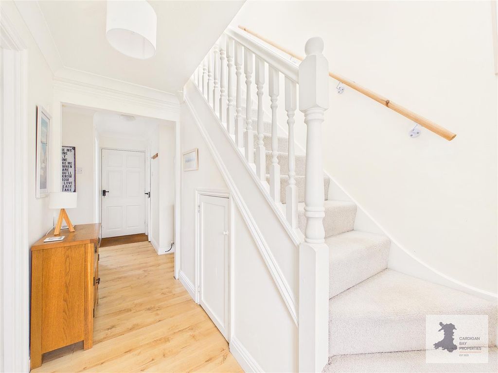 Property photo 3 of 27 Hallway