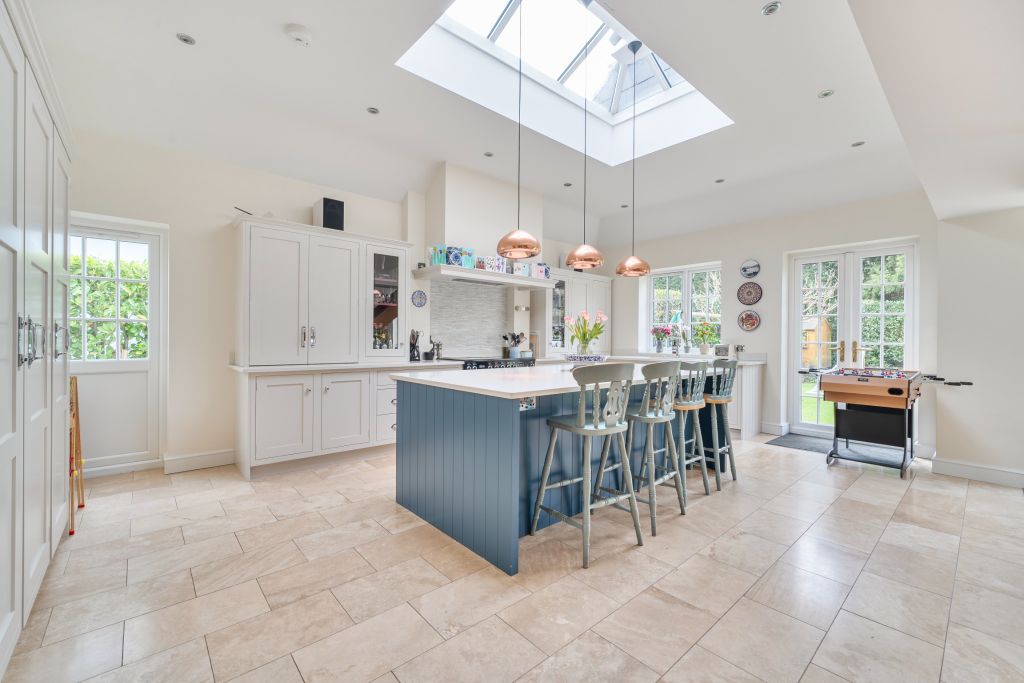 Property photo 2 of 24