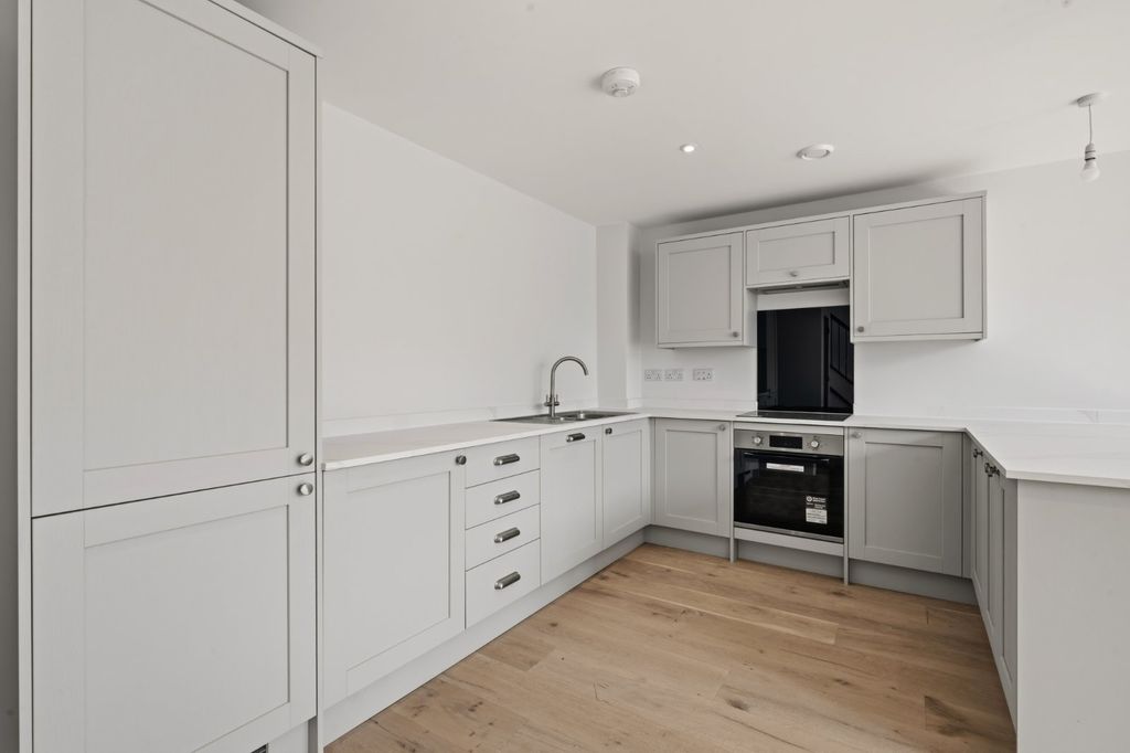 Property photo 2 of 6 Kitchen