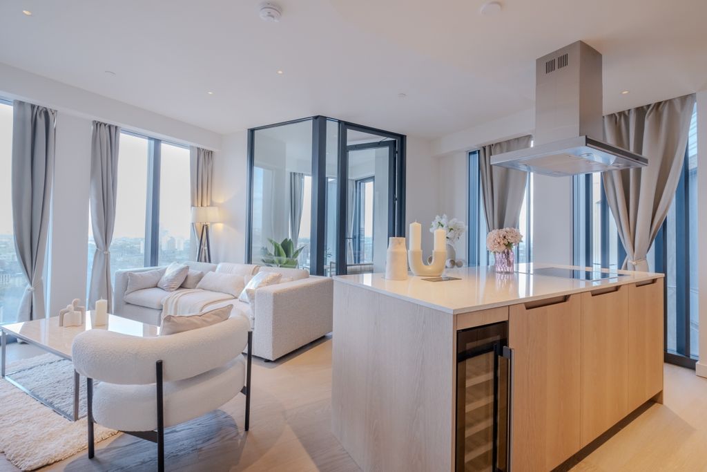 Property photo 3 of 14 2601-River-Park-T...