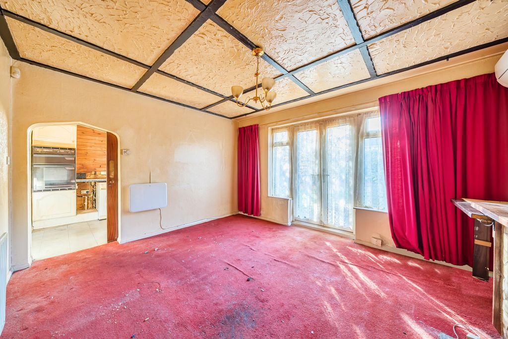 Property photo 3 of 20 1370636-6-690A134...