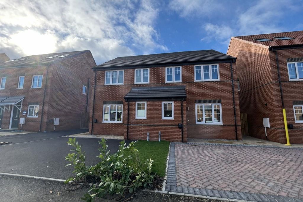 Property photo 2 of 15 External.Jpeg