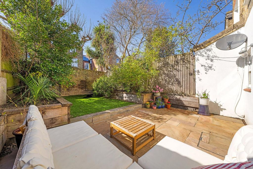 Property photo 3 of 15 Garden (2).Jpg