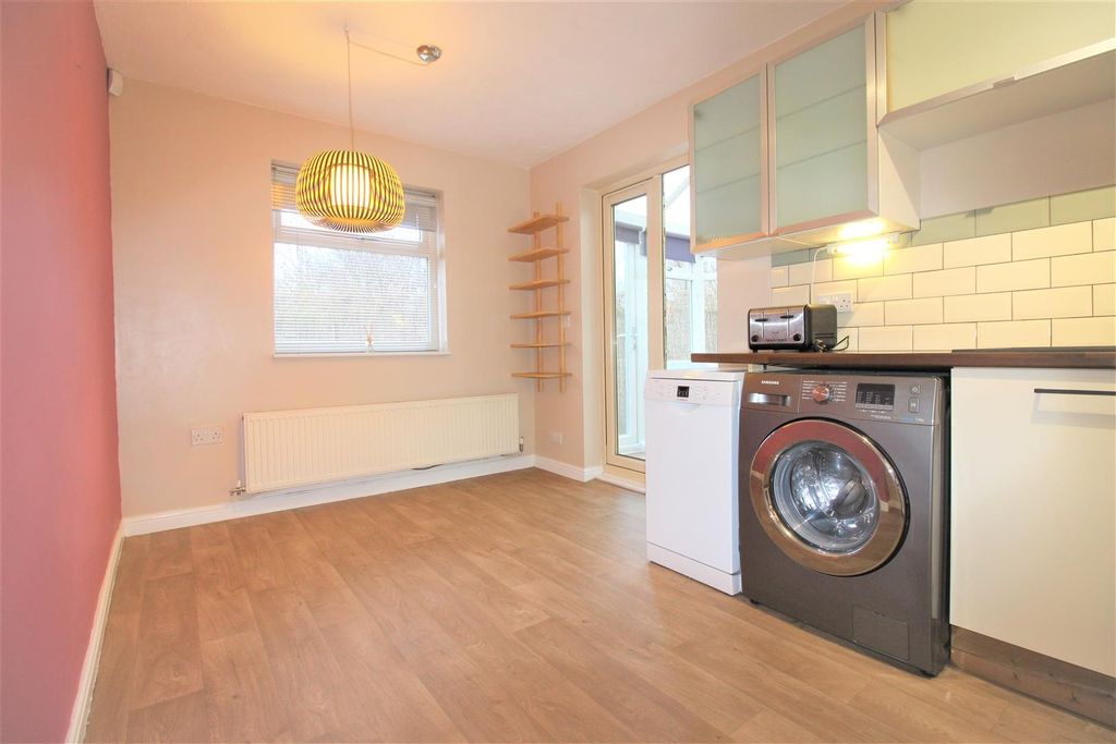 Property photo 3 of 9 Bright Kitchen With Modern Appliances And Space...