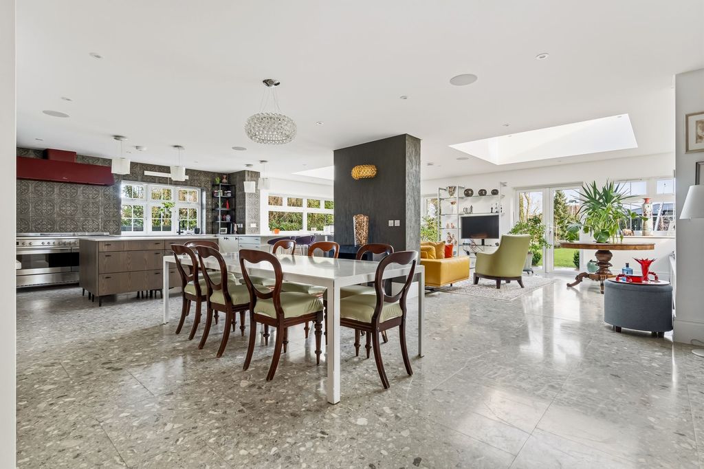 Property photo 3 of 31