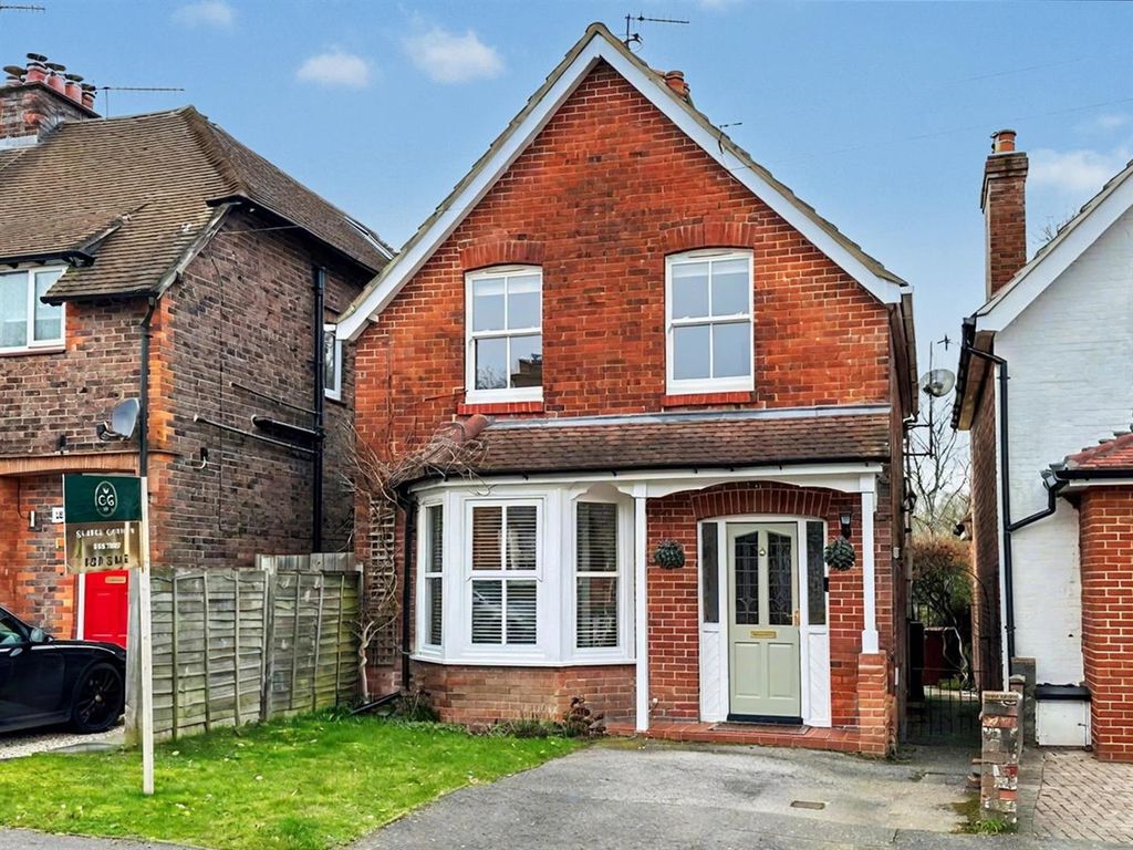 Property photo 1 of 15 17 New Rd 17.2.26.Jpg