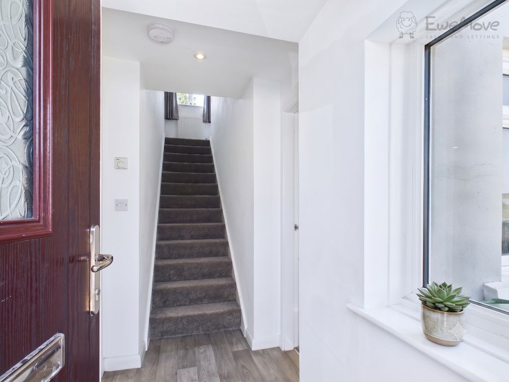 Property photo 2 of 16 Ewemove South Molton - Kingsway