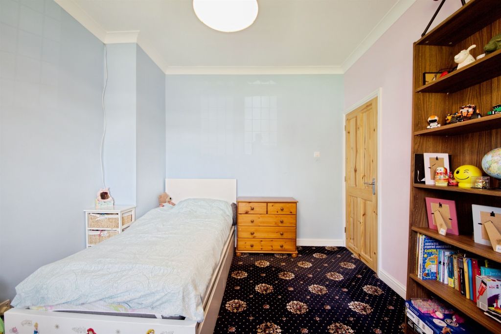 Additional image 7 of 4 bed semi-detached house for saleWood Lane, Dagenham RM8