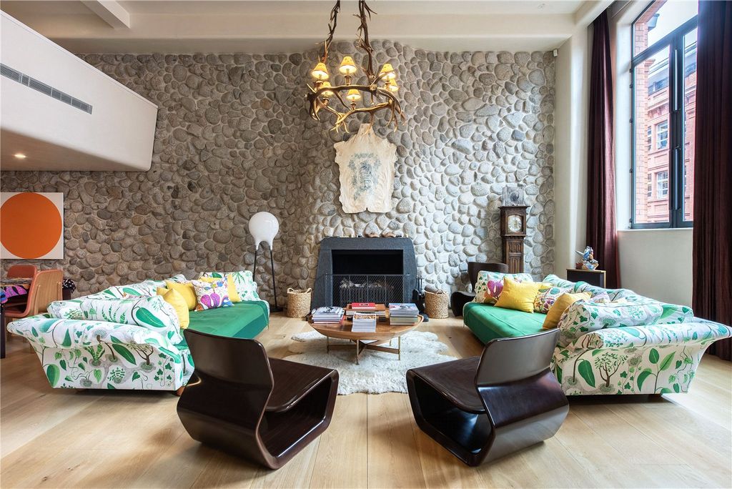 Property photo 1 of 17 Reception