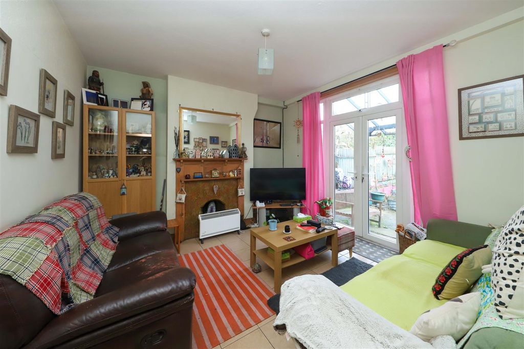 Property photo 2 of 9 Living Room