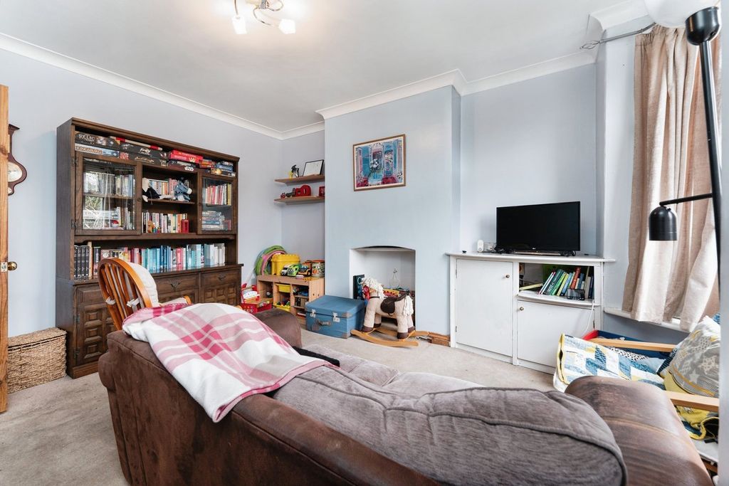 Property photo 2 of 25