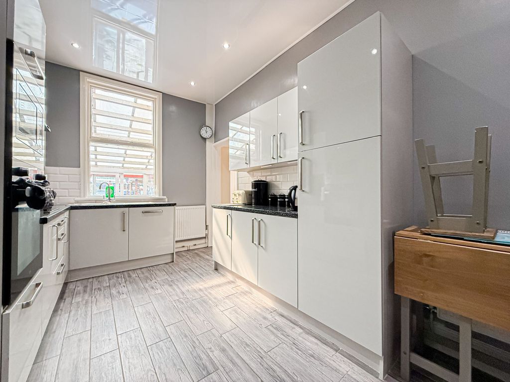 Property photo 2 of 31