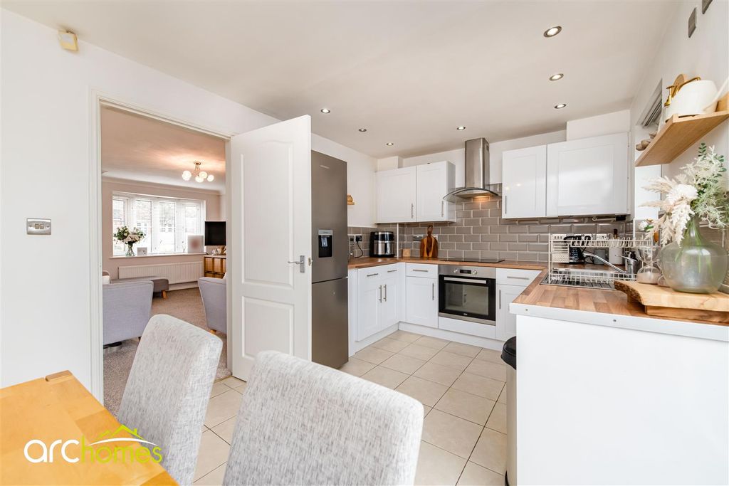 Property photo 3 of 41 Arncroft-3.Jpg