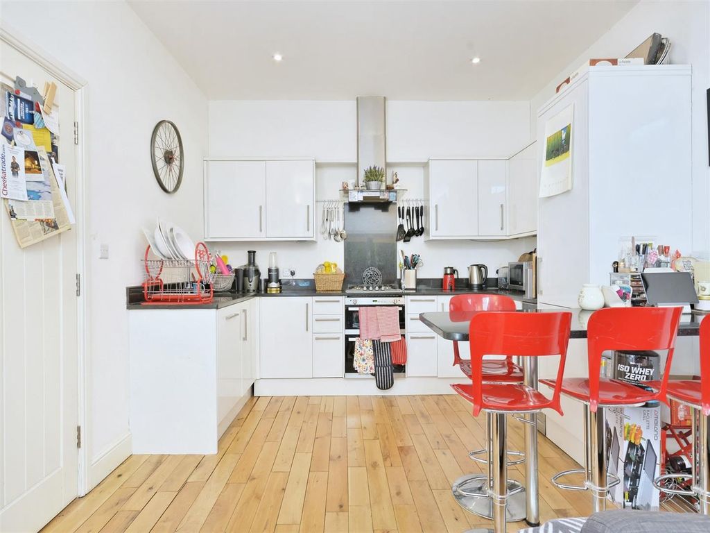 Property photo 3 of 14 Kitchen/Dining Area