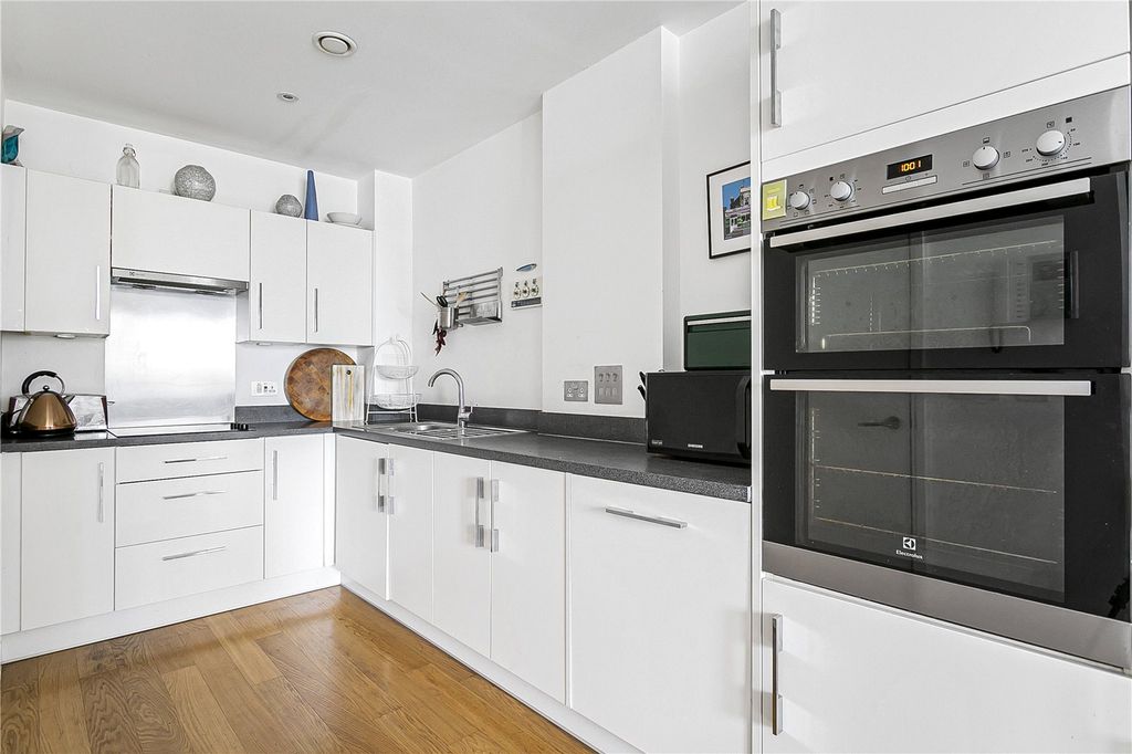 Property photo 2 of 21 Reception/Kitchen