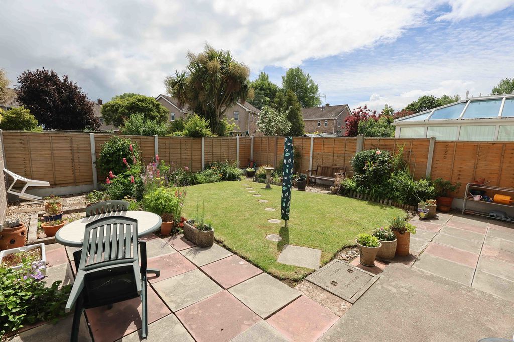 Property photo 3 of 18 Garden
