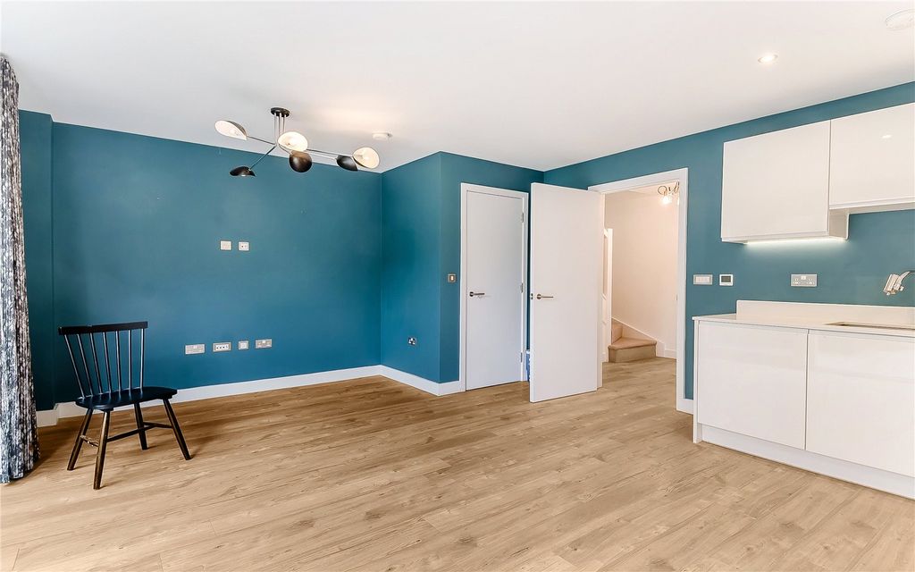 Property photo 3 of 14 Kitchen/Dining Room