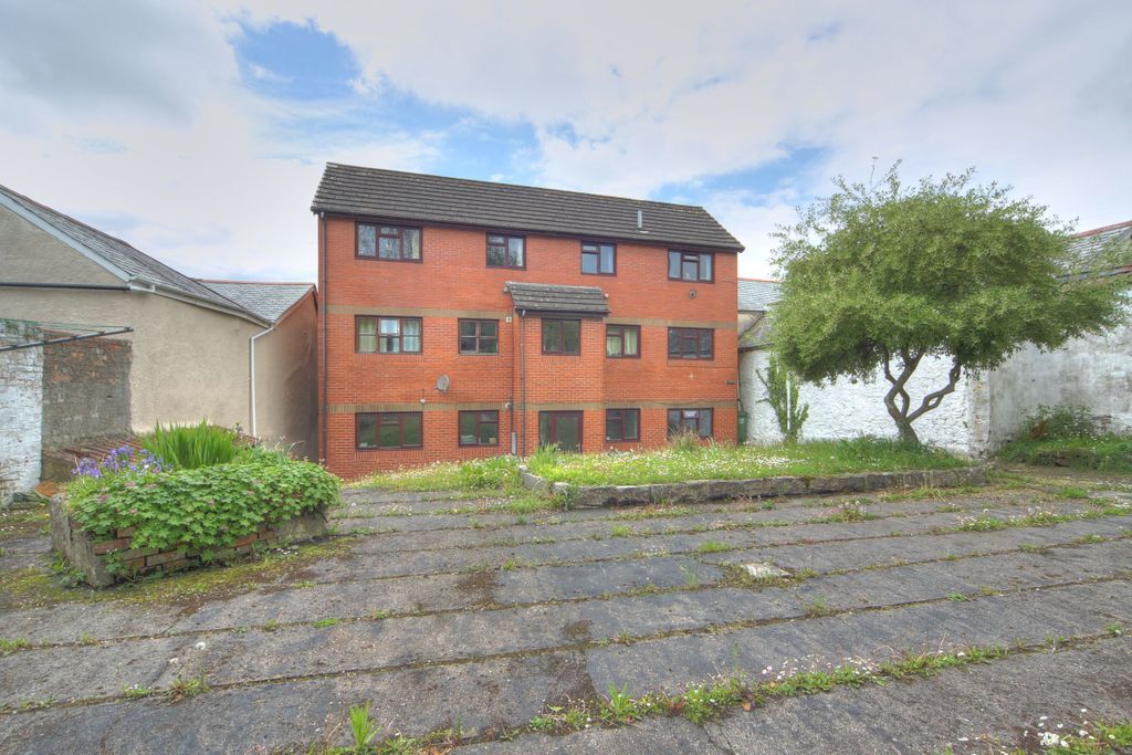 Property photo 2 of 8