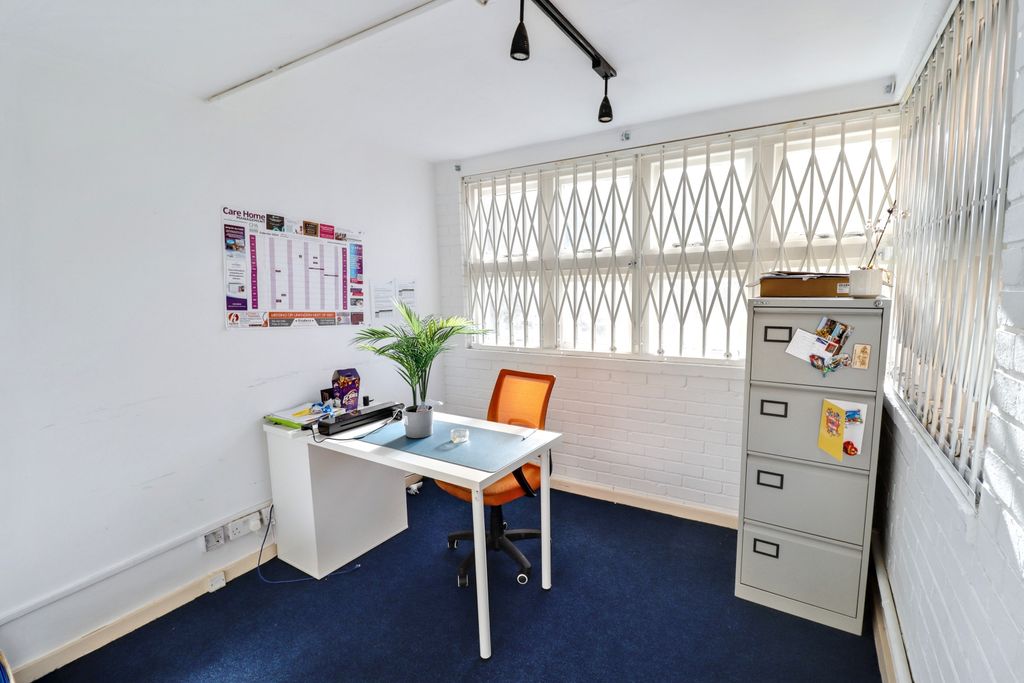 Property photo 2 of 12 Img_9112