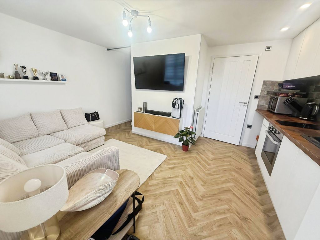 Property photo 2 of 8 Photo #2