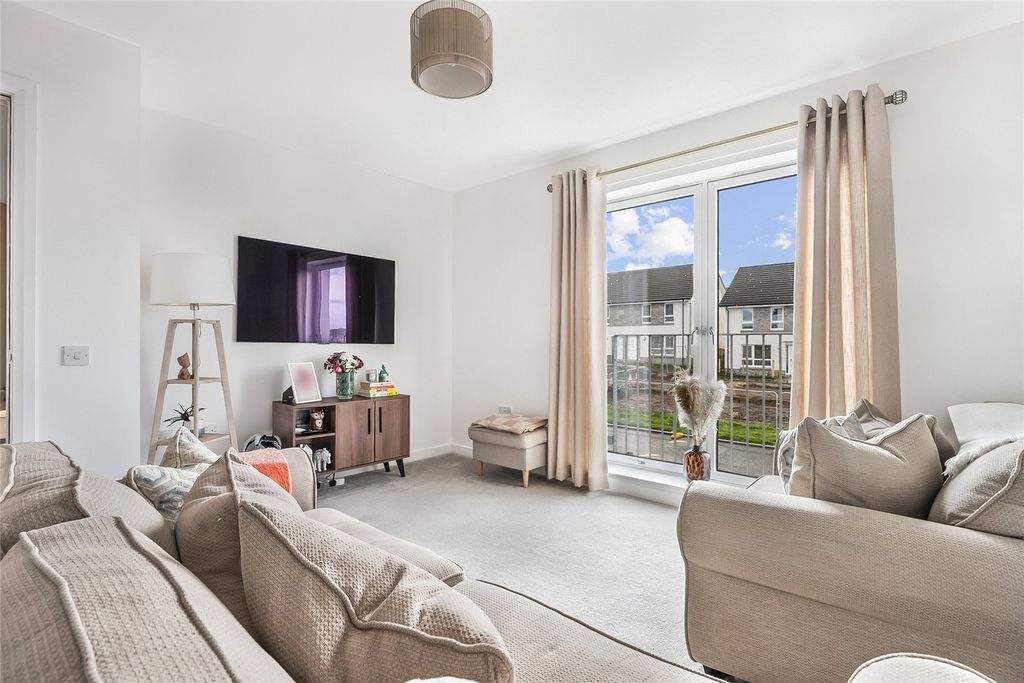 Property photo 2 of 18 Picture No. 25