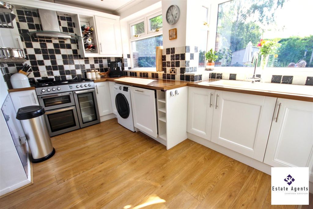 Property photo 3 of 24 Kitchen/Diner
