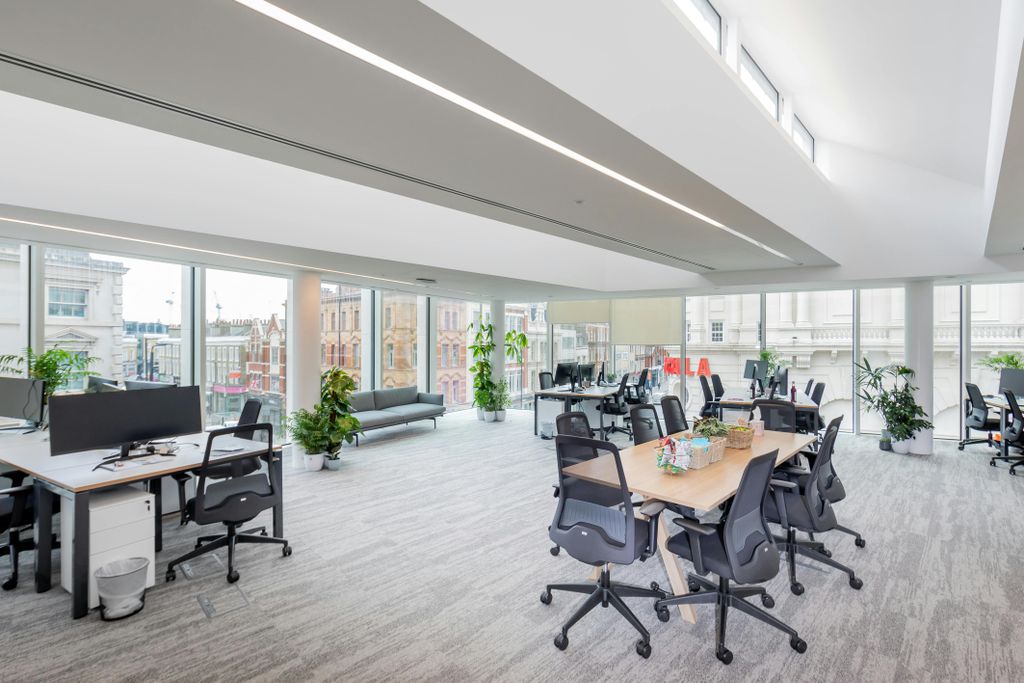 Property photo 2 of 6 Kingg72  Second Floor Large Office 6.Jpg