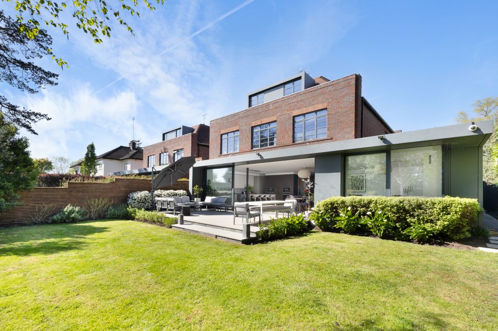 Property photo 1 of 23