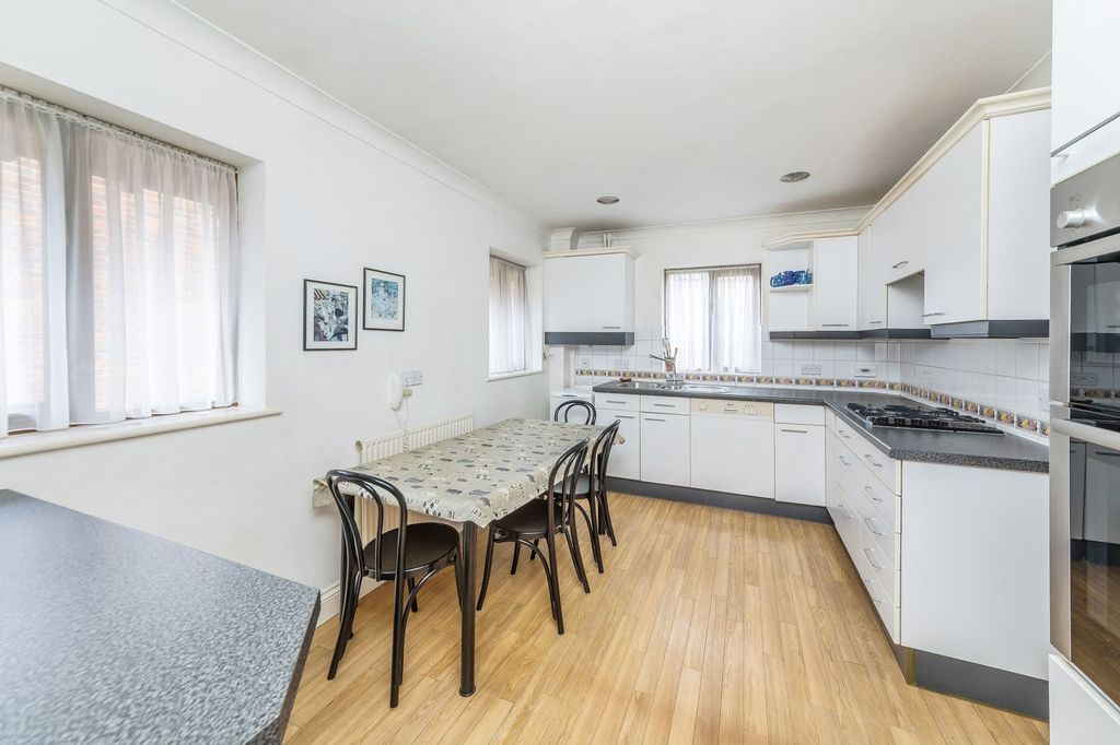 Property photo 2 of 24