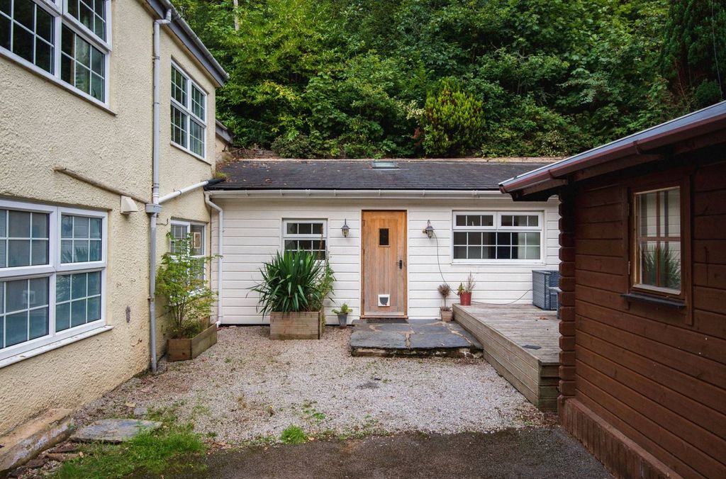 Property photo 2 of 10 Panteinion Hall, Ffordd Panteinion, Friog, Fairbourne, Gwynedd, Ll38 2Tj