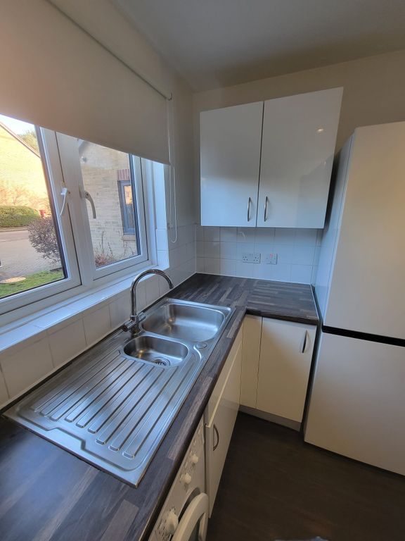 Property photo 3 of 10 Kitchen